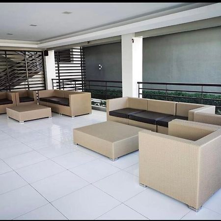 One Spatial Two Bedroom Condominium Unit With Pool And Gym Free Netflix And Wifi Iloilo City Exterior foto