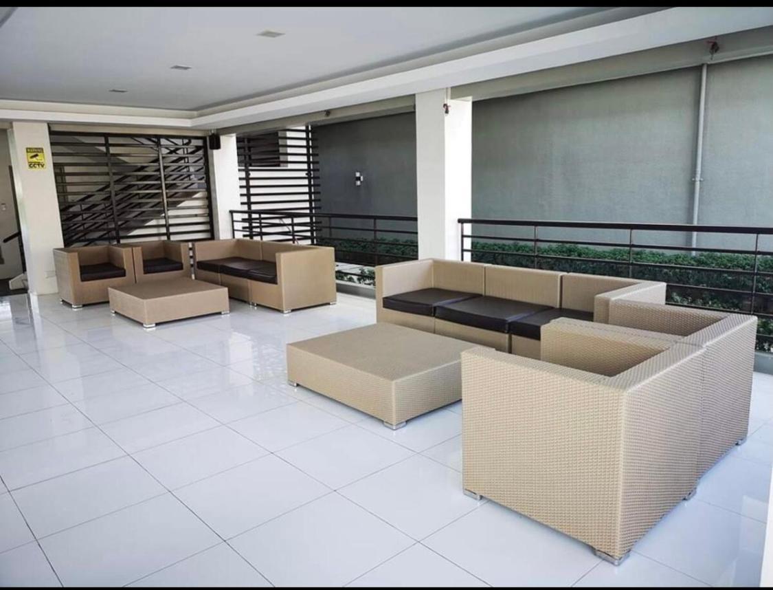 One Spatial Two Bedroom Condominium Unit With Pool And Gym Free Netflix And Wifi Iloilo City Exterior foto